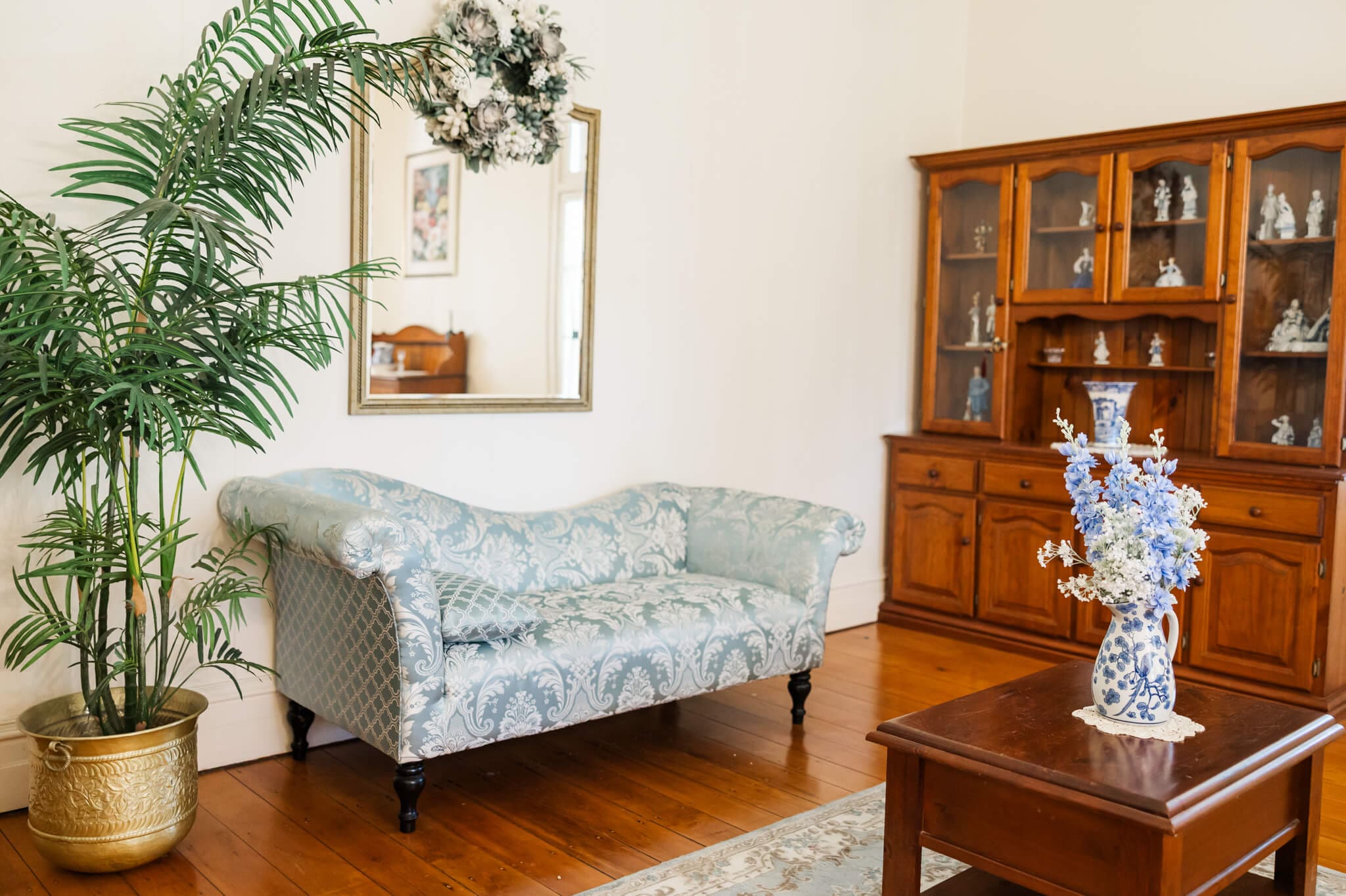 Lounge room at St Aubin's Village, a Rockhampton wedding venue that is exquisitely beautiful and full of luxury charm.